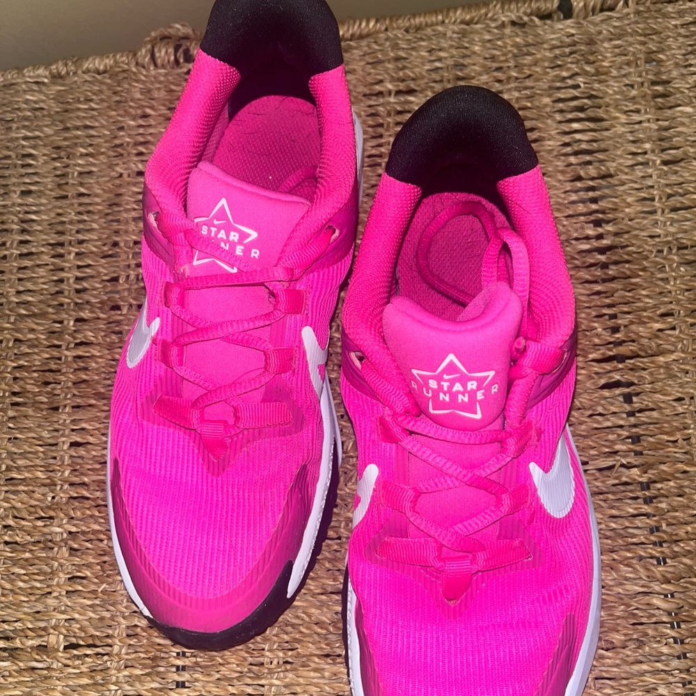 Nike Star Runner Bright Pink Sneakers